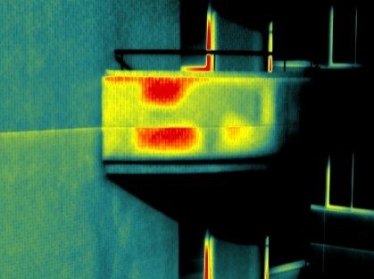 外壁の浮きを赤外線カメラでとらえた実際の調査画像